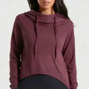 Gymshark aura hoodie in berry red
